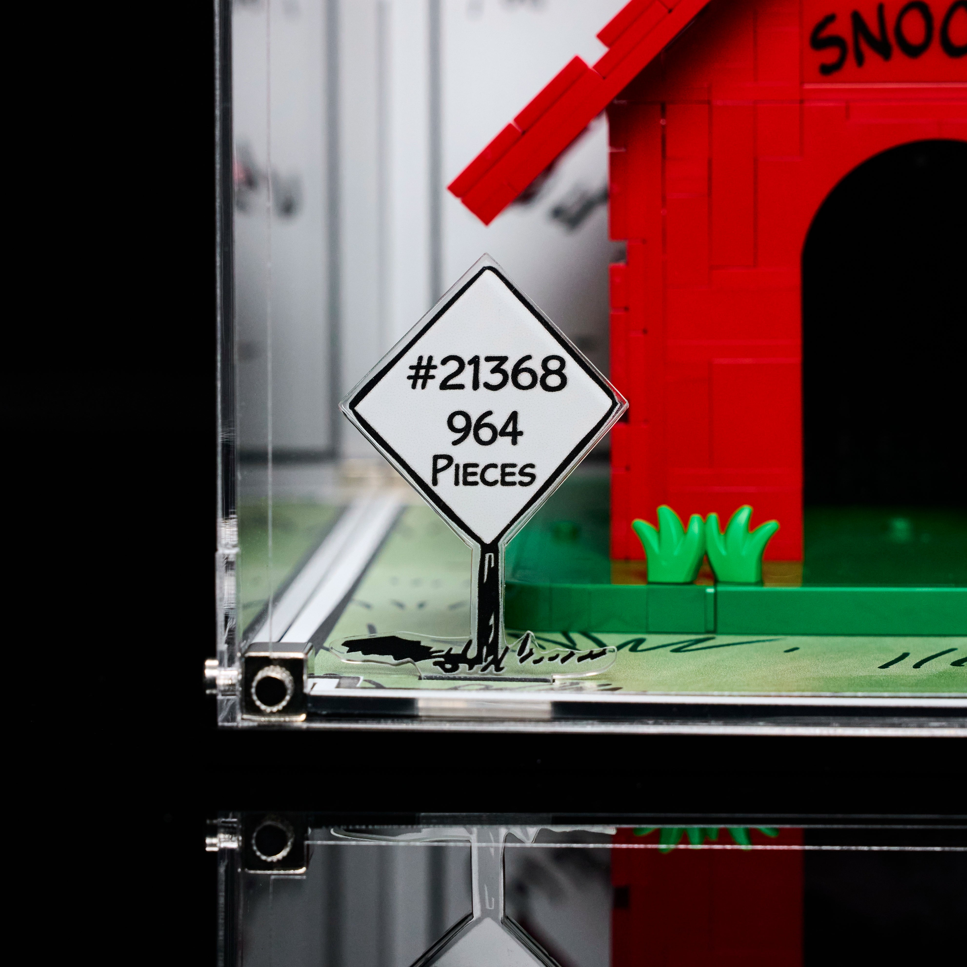 Vitrine PREMIUM pour LEGO Ideas 21368 Peanuts : La niche de Snoopy