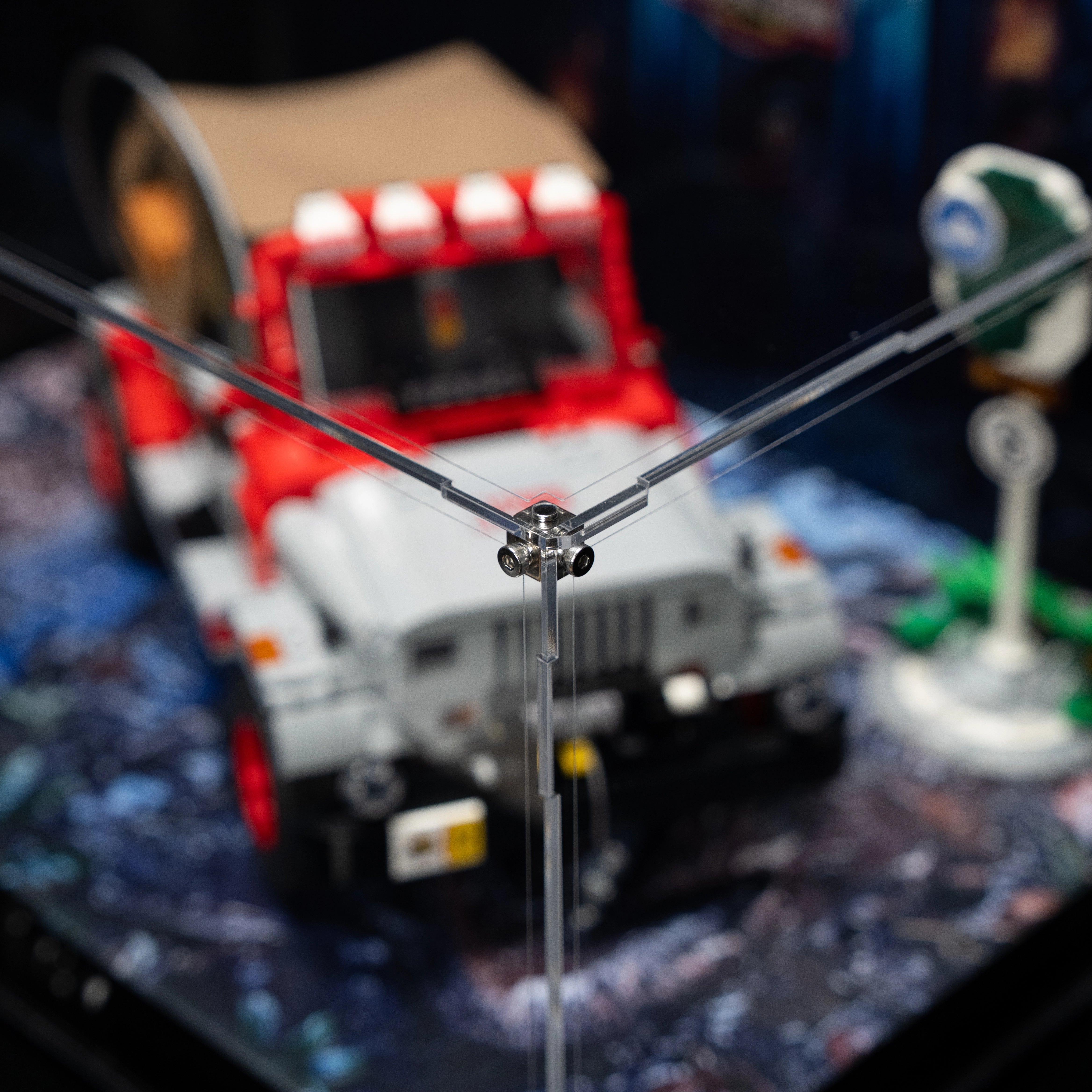 【PREMIUM】 Vitrine pour LEGO Jurassic World™ 77984 Jeep® Wrangler Jurassic Park