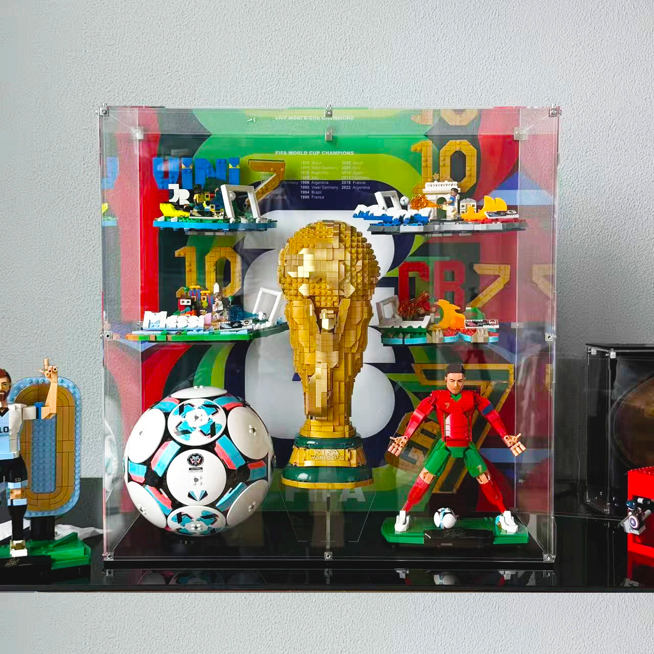 【PREMIUM】 Display Case For LEGO® Editions Soccer Legend Lionel Messi & Cristiano Ronaldo &Soccer Highlights 4 sets & FIFA World Cup™ Official Trophy(43015 /43016 /43020 /43011 /43027 /43012 /43013)