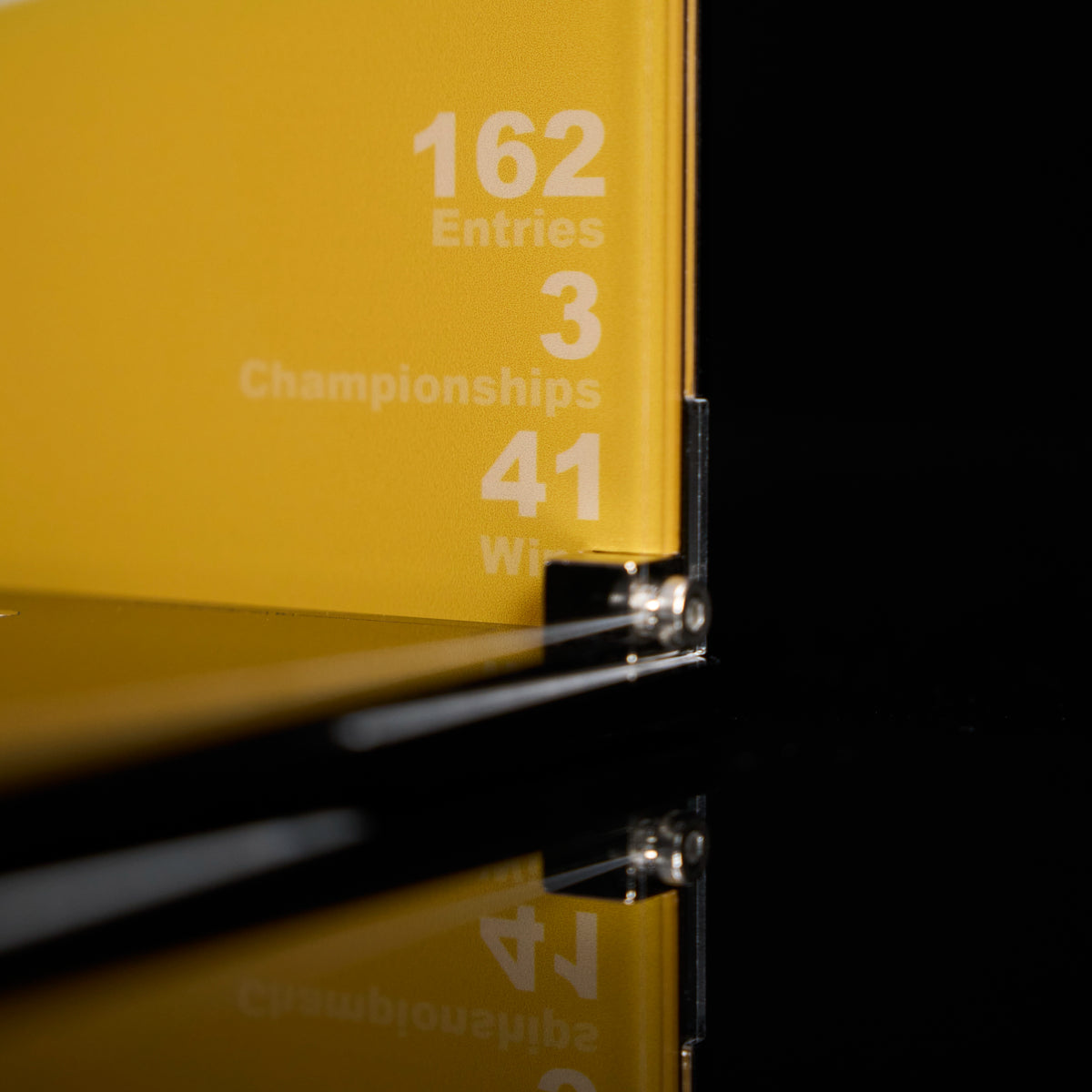 【Limited Free Sticker Included】Wall mounted Display Case For LEGO® Editions F1 43024 Ayrton Senna’s Helmet