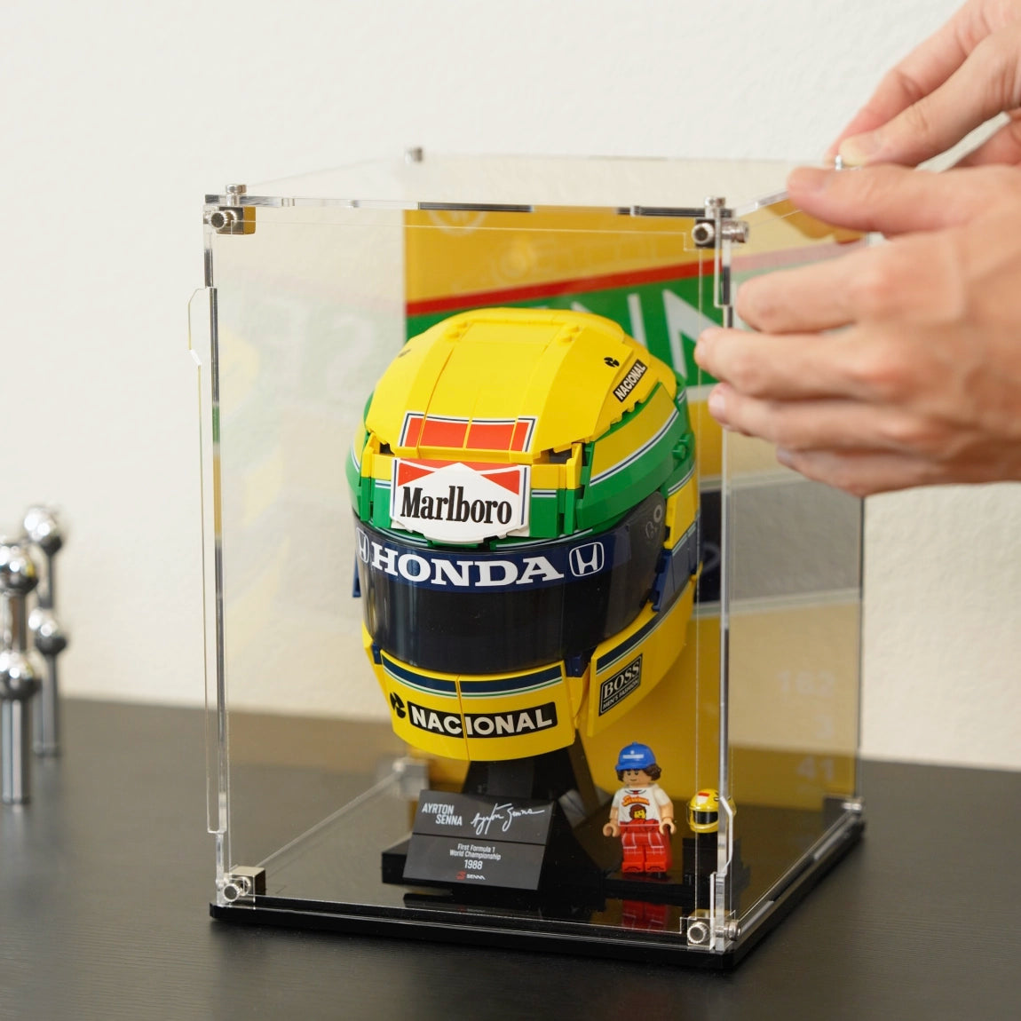 【Free Sticker Included】Wall mounted Display Case For LEGO® Editions F1 43024 Ayrton Senna’s Helmet