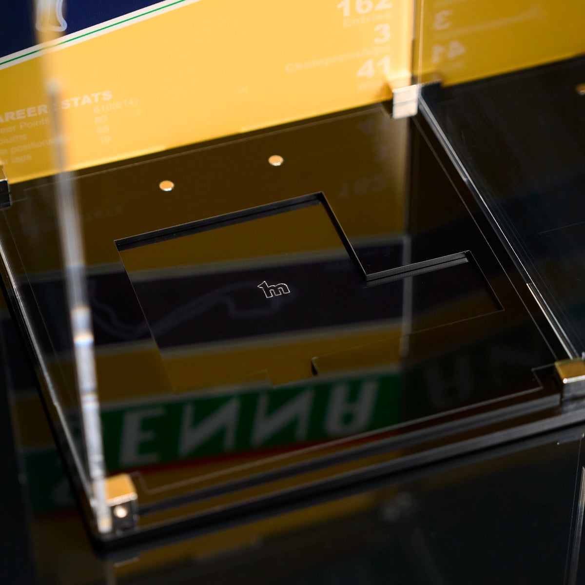 【Limited Free Sticker Included】Wall mounted Display Case For LEGO® Editions F1 43024 Ayrton Senna’s Helmet