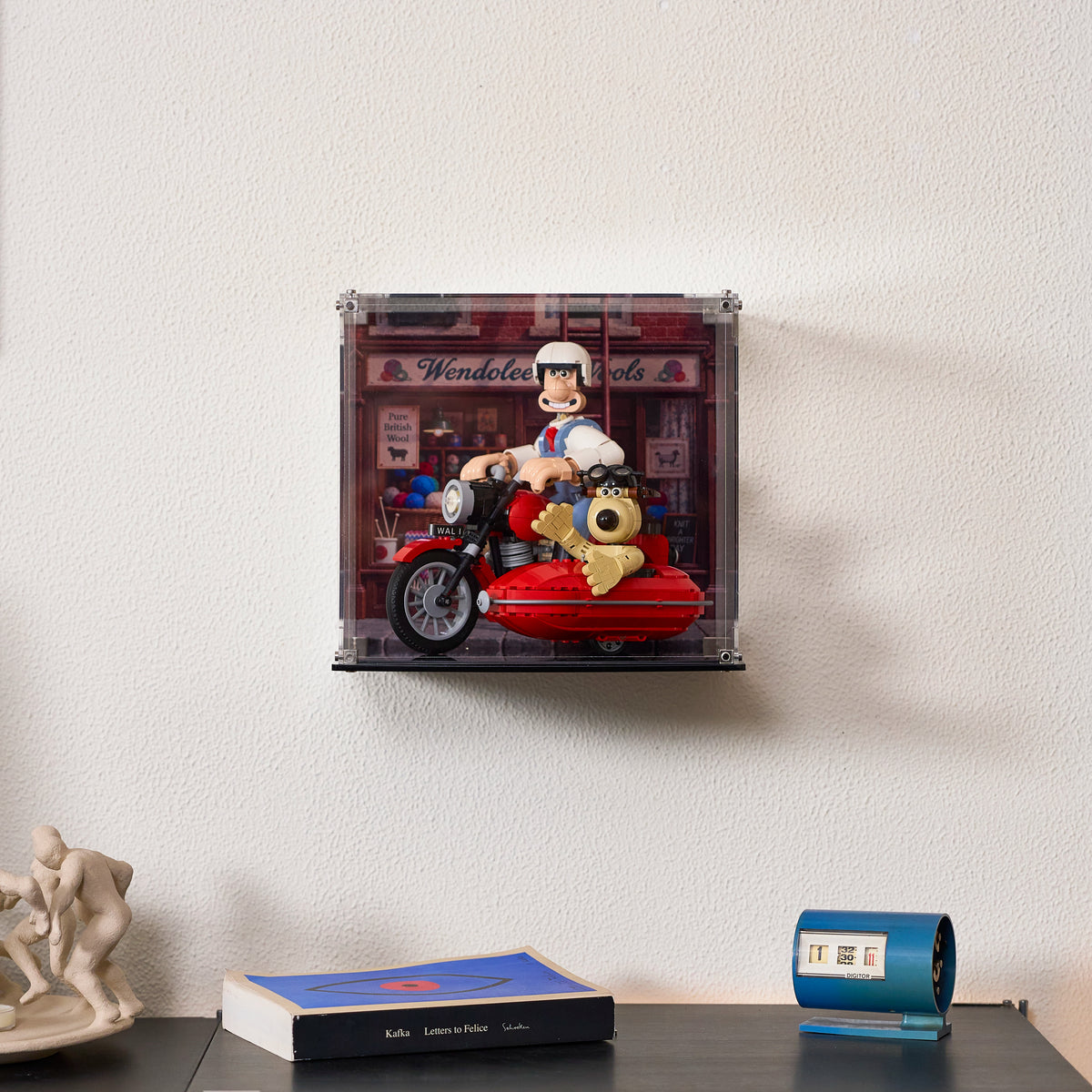 Wall mounted Display Case For LEGO® Ideas 21371 Wallace & Gromit