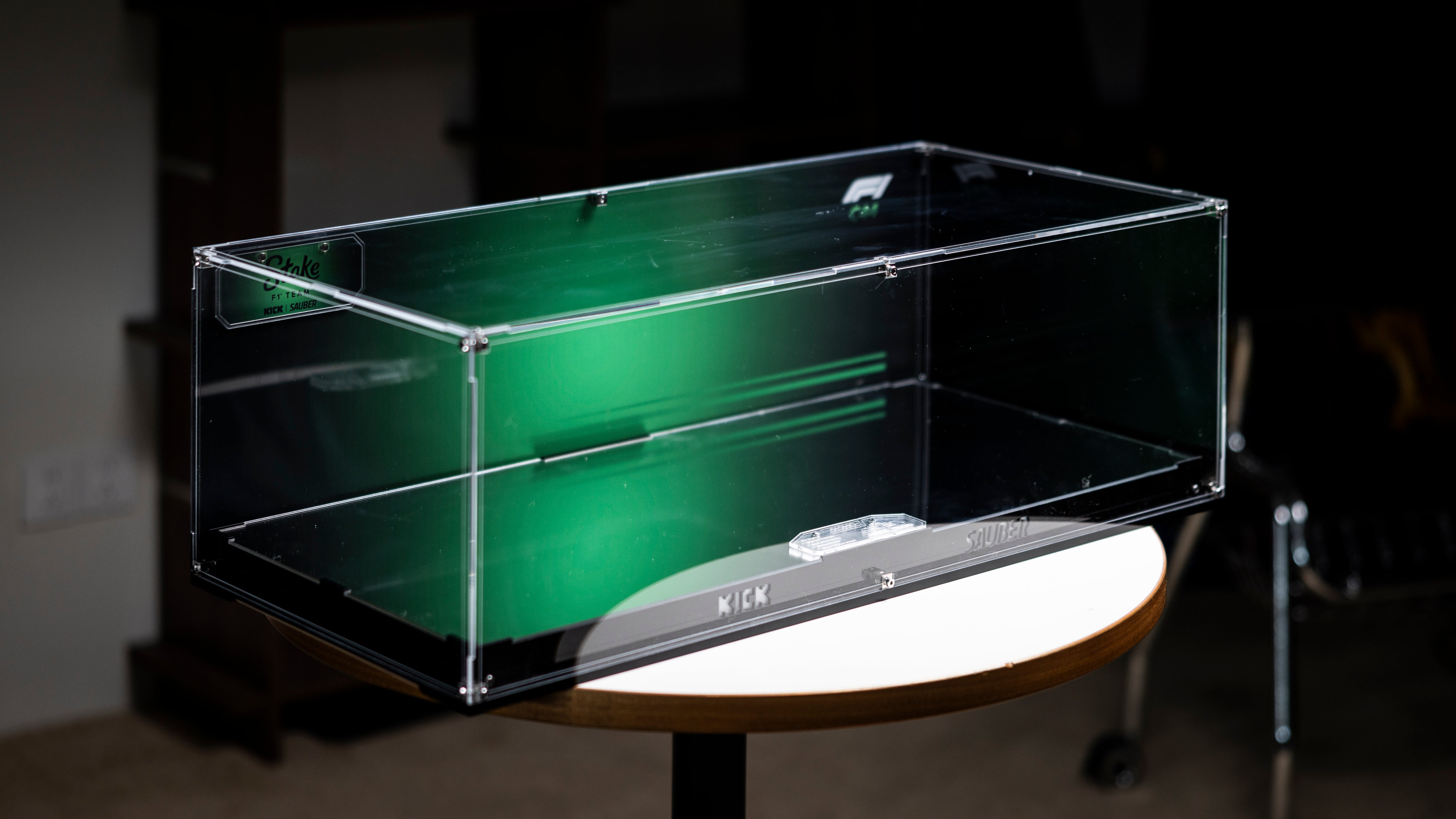 【PREMIUM】Display Case For CaDA - KICK Sauber™ F1™ Team C44 Ultra-high Translucent Acrylic