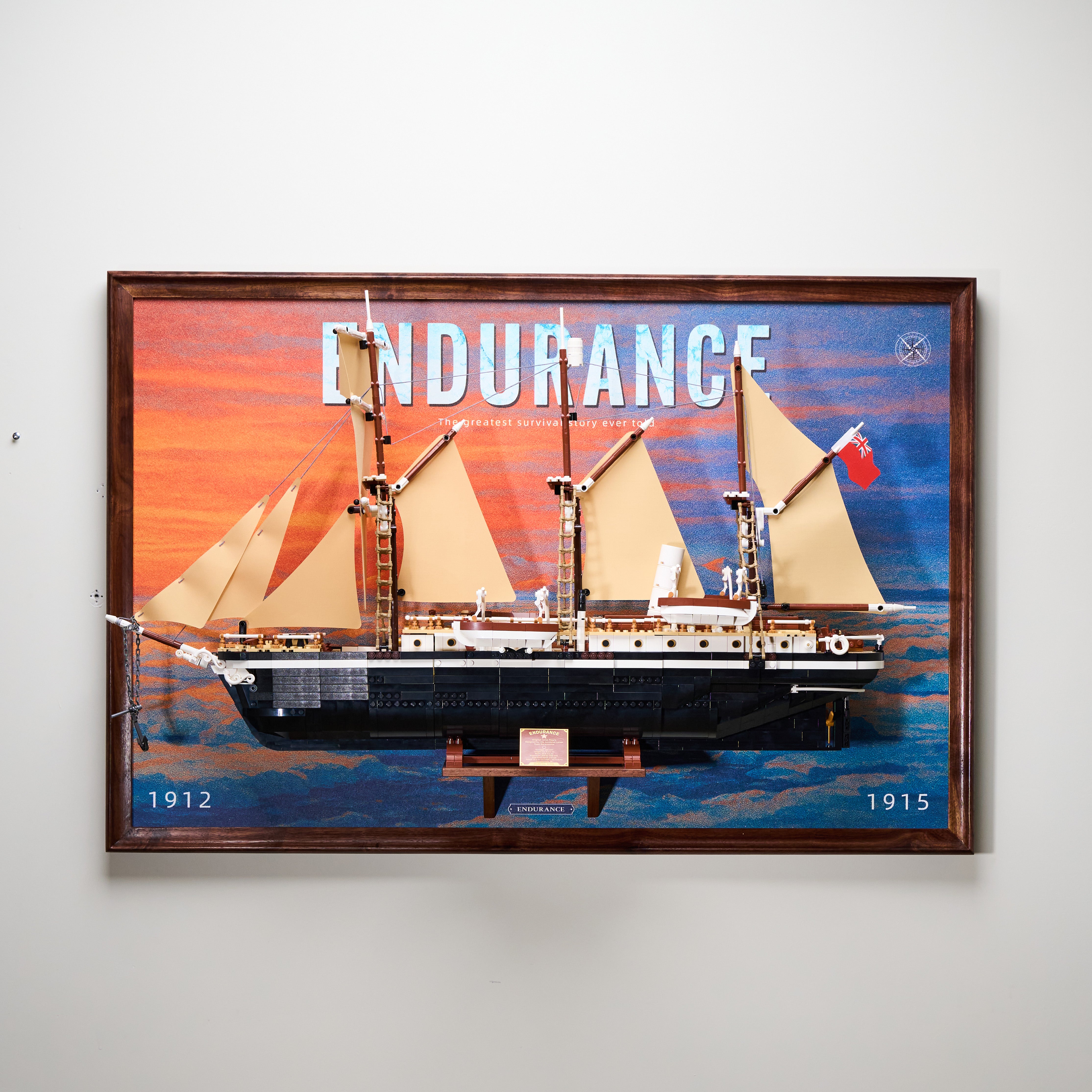 Lego display luxury frame for The Endurance 10335 in home