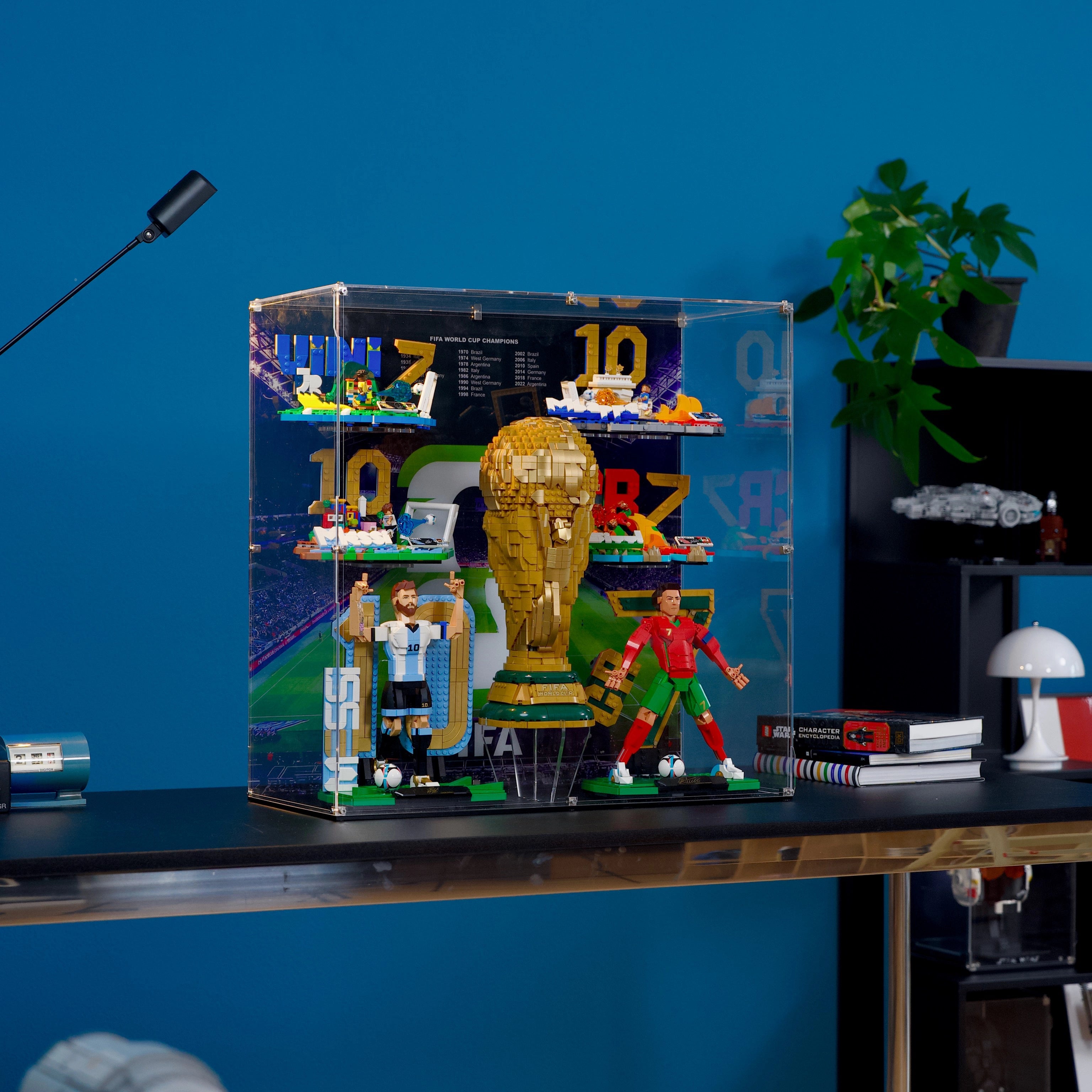 【PREMIUM】 Display Case For LEGO® Editions Soccer Legend Lionel Messi & Cristiano Ronaldo &Soccer Highlights 4 sets & FIFA World Cup™ Official Trophy(43015 /43016 /43020 /43011 /43027 /43012 /43013)