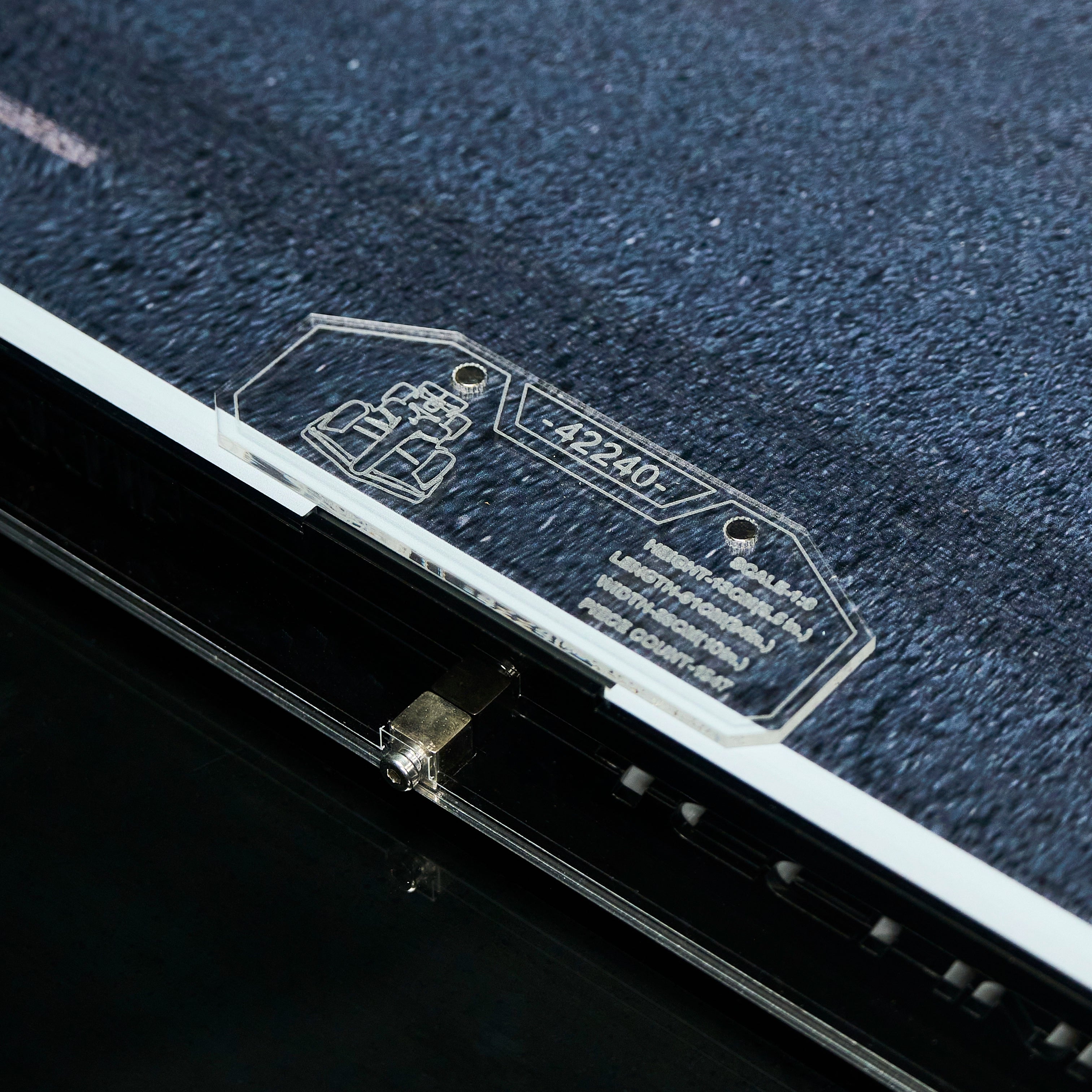 【PREMIUM】 Display Case For LEGO Technic™ 42240 Aston Martin Aramco AMR25 F1® Car