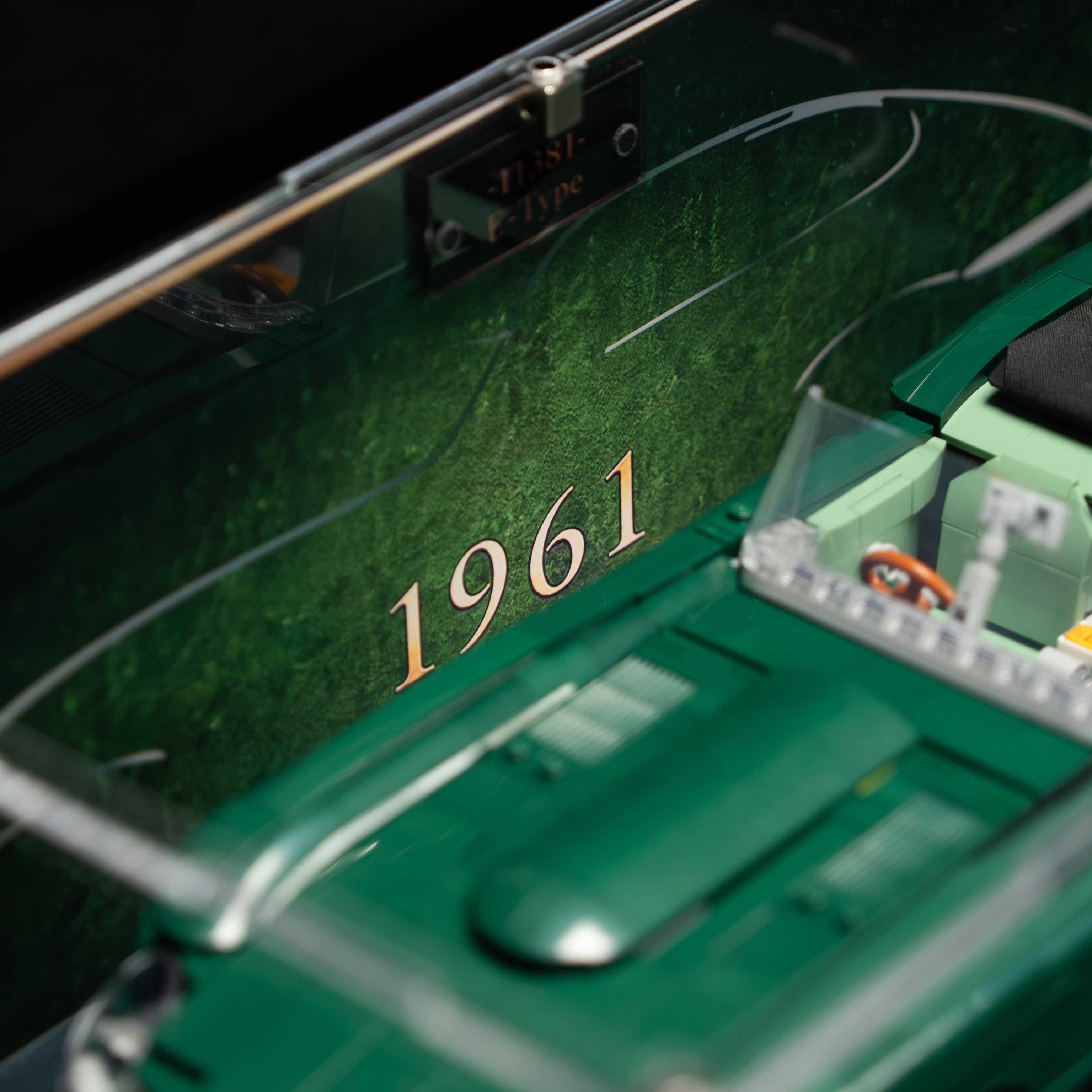 Acrylvitrine für LEGO® Icons 11381 Jaguar E-Type