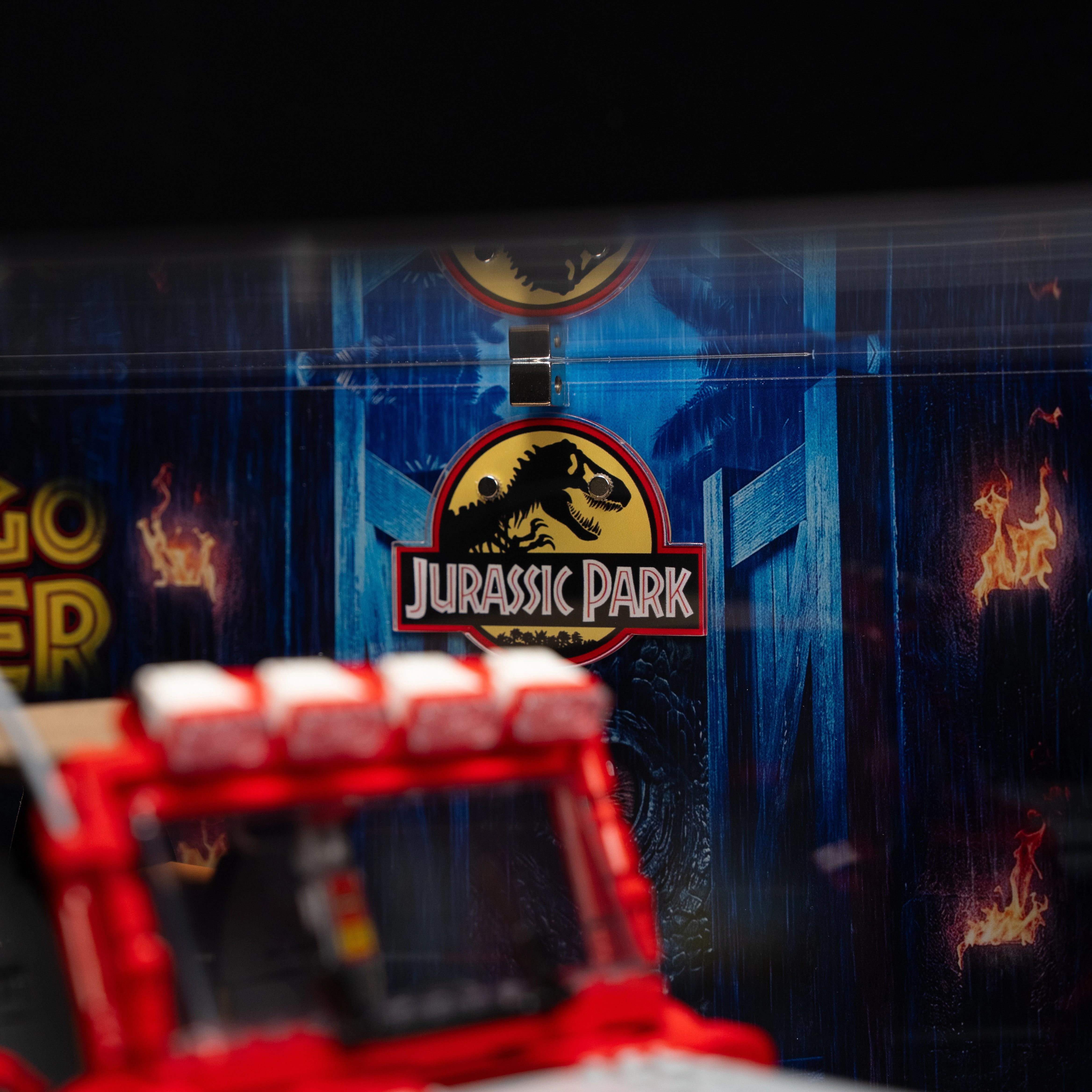 【PREMIUM】 Vitrine pour LEGO Jurassic World™ 77984 Jeep® Wrangler Jurassic Park  