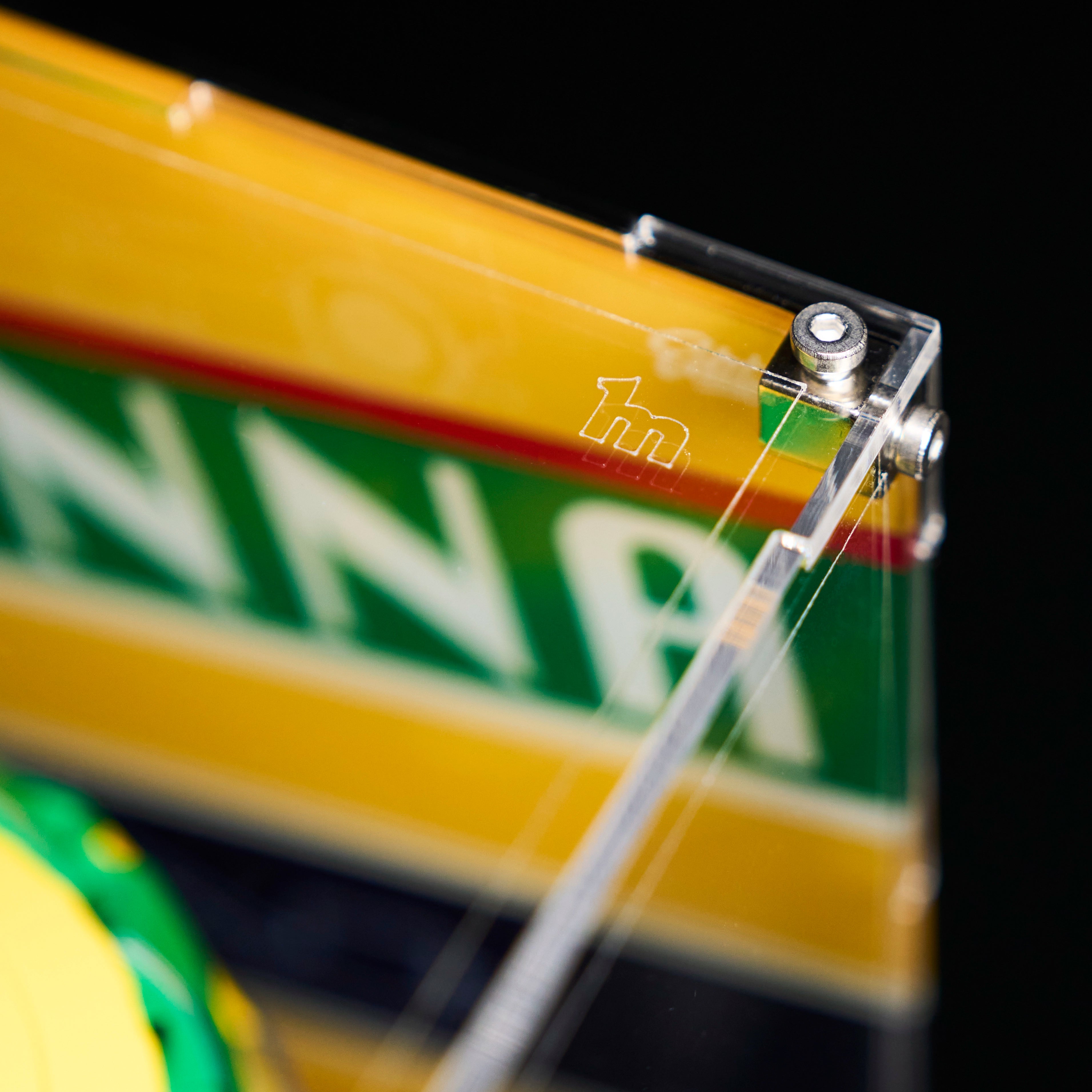 【Free Sticker Included】Wall mounted Display Case For LEGO® Editions F1 43024 Ayrton Senna’s Helmet