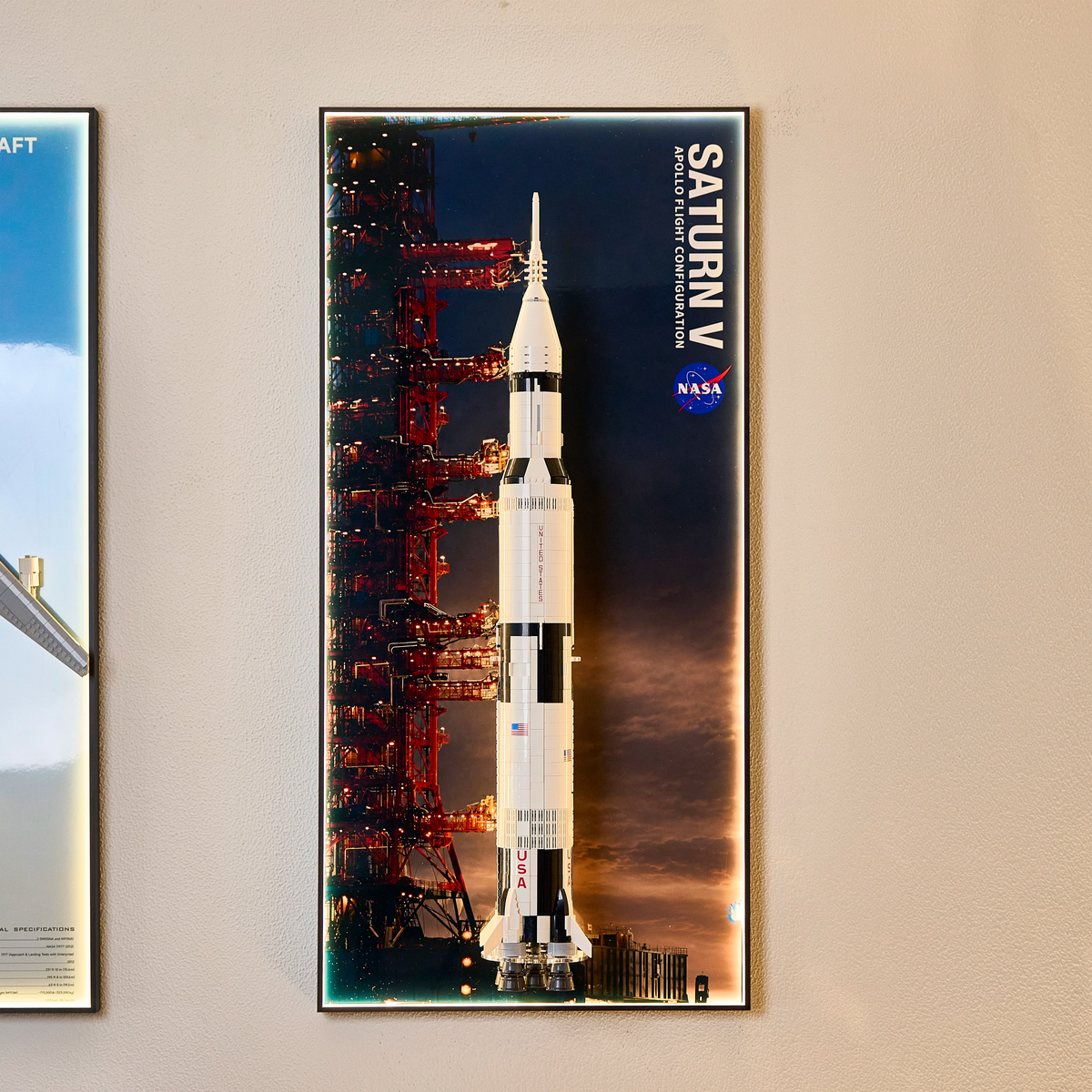 [Custom Acrylic Bracket Included] Wall Display Frame for LEGO® Ideas 92176 NASA Apollo Saturn V