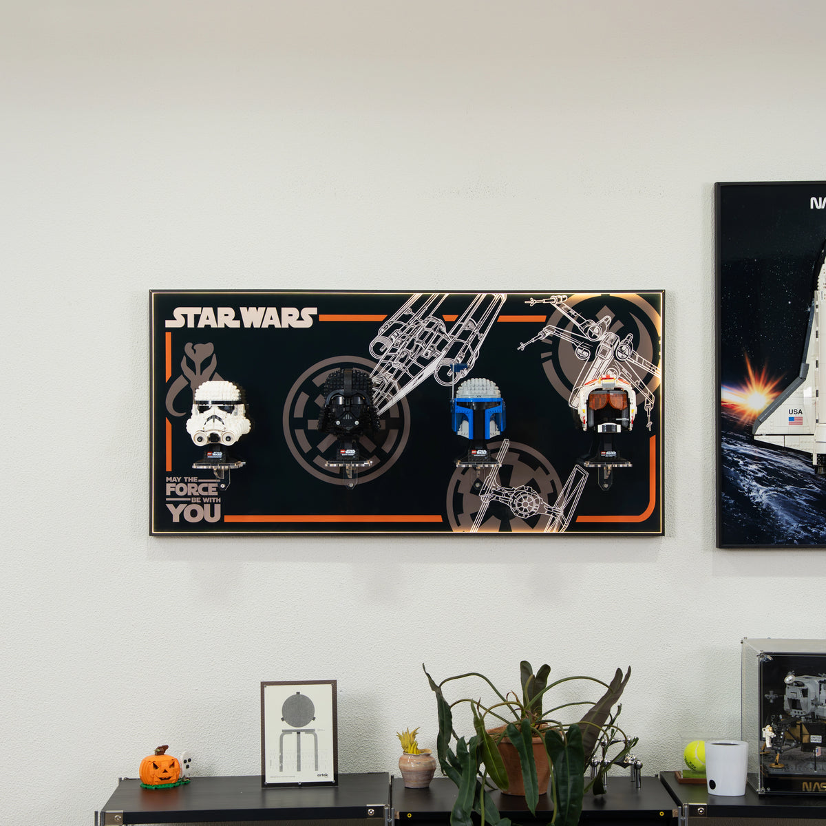 Wall Display frame for LEGO® Star Wars™ Helmet Series
