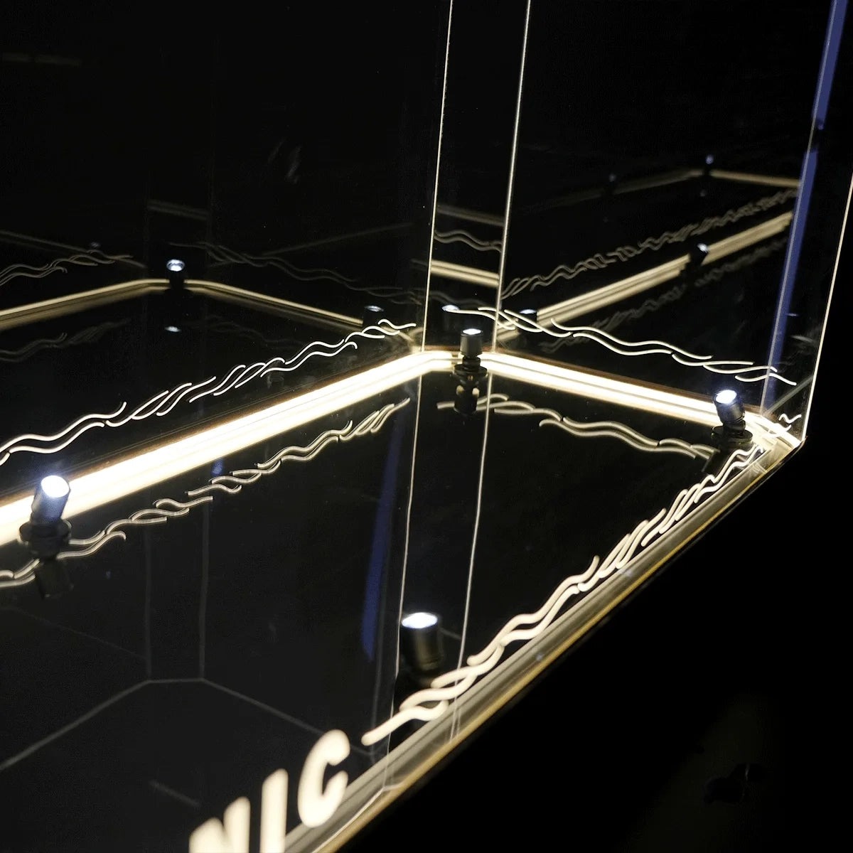 【Designer Edition】 Acrylvitrine für LEGO® Technic™ 42232 Koenigsegg Sadair's Spear Megacar.