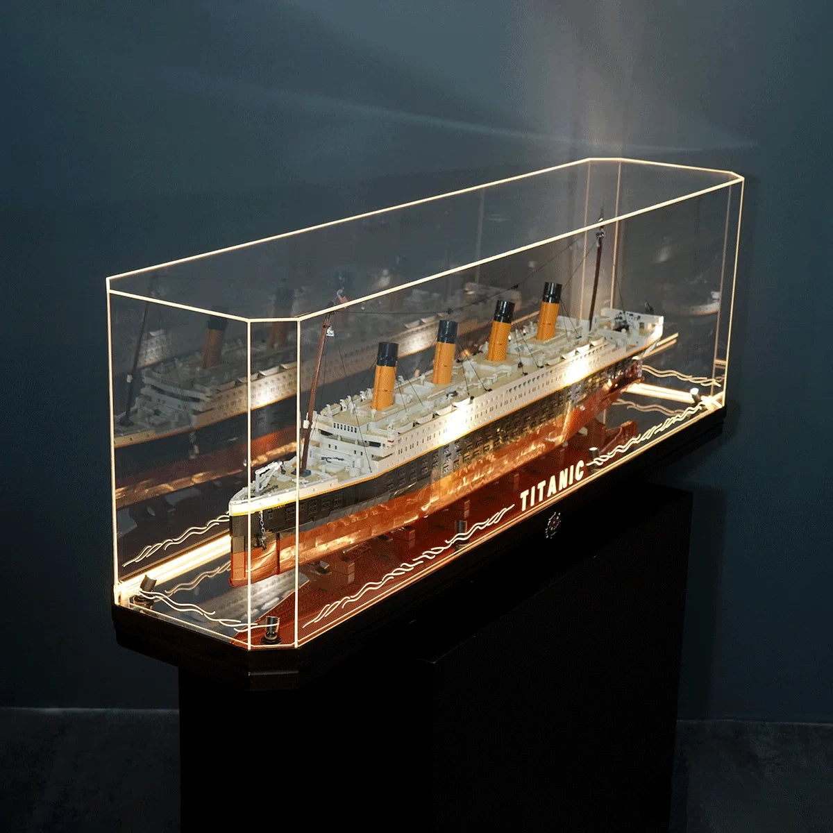 【Designer Edition】 Acrylvitrine für LEGO® Technic™ 42232 Koenigsegg Sadair's Spear Megacar.
