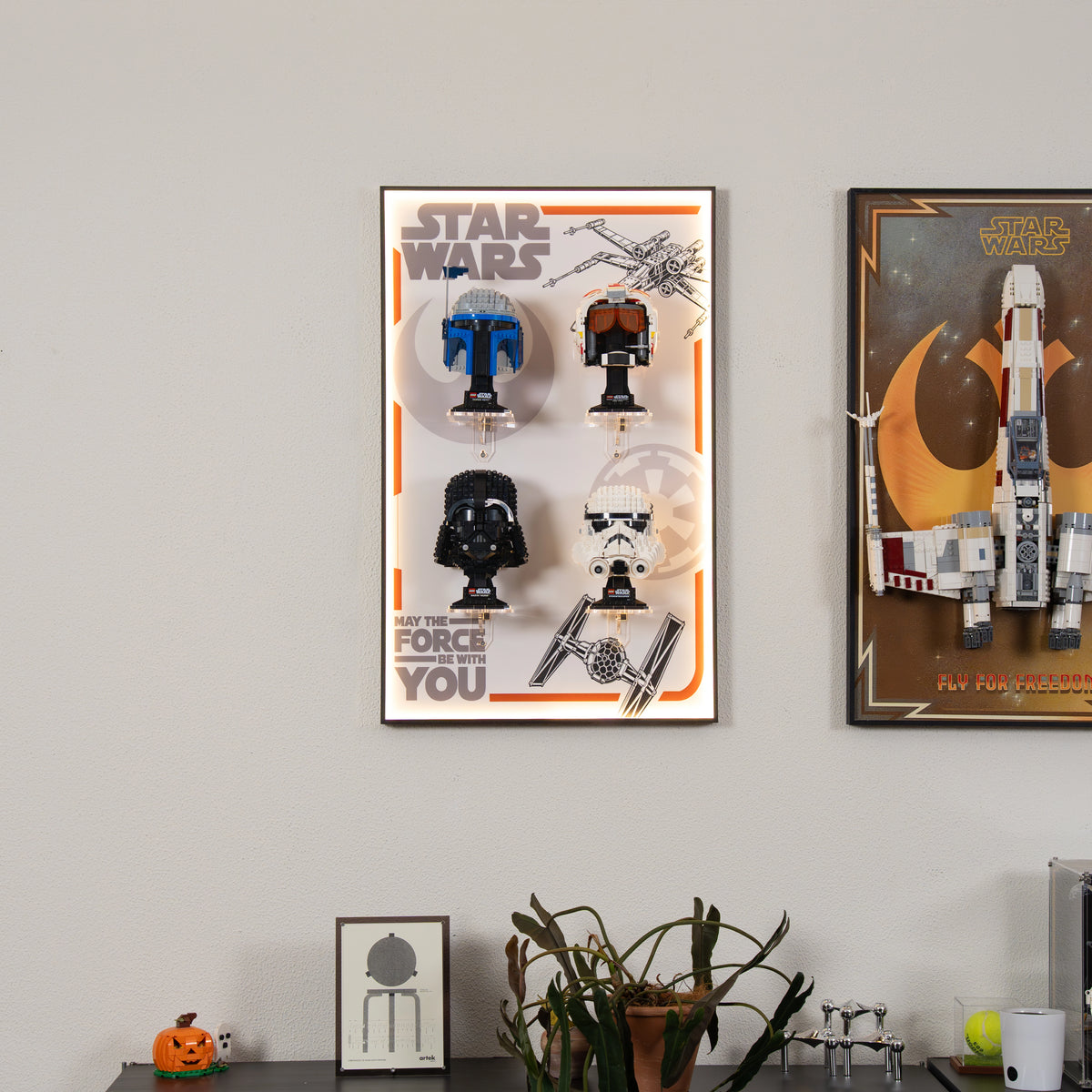 [Individuelle Acrylhalterung enthalten] Wanddisplay-Rahmen für die LEGO® Star Wars™ Helm-Serie